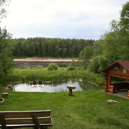 Nature Retreat "Upes Dizvietas" Krāslava Exterior foto