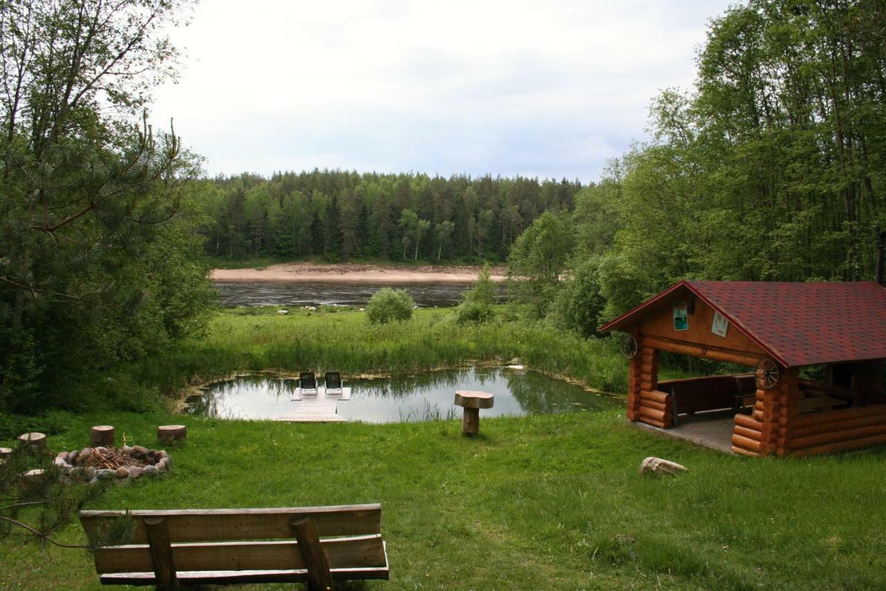 Nature Retreat "Upes Dizvietas" Krāslava Exterior foto